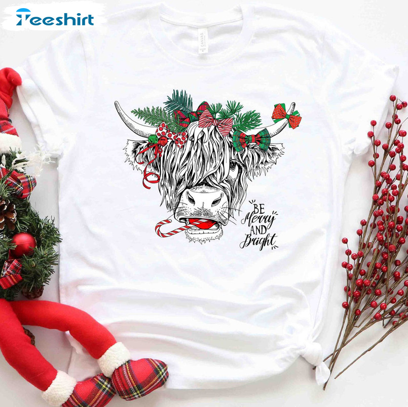 Be Merry And Bright Shirt – Christmas Cow Short Sleeve Unisex Hoodie