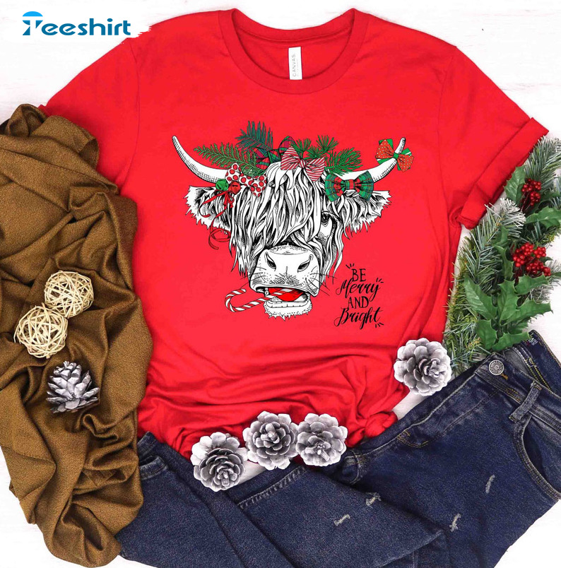 Be Merry And Bright Shirt – Christmas Cow Short Sleeve Unisex Hoodie