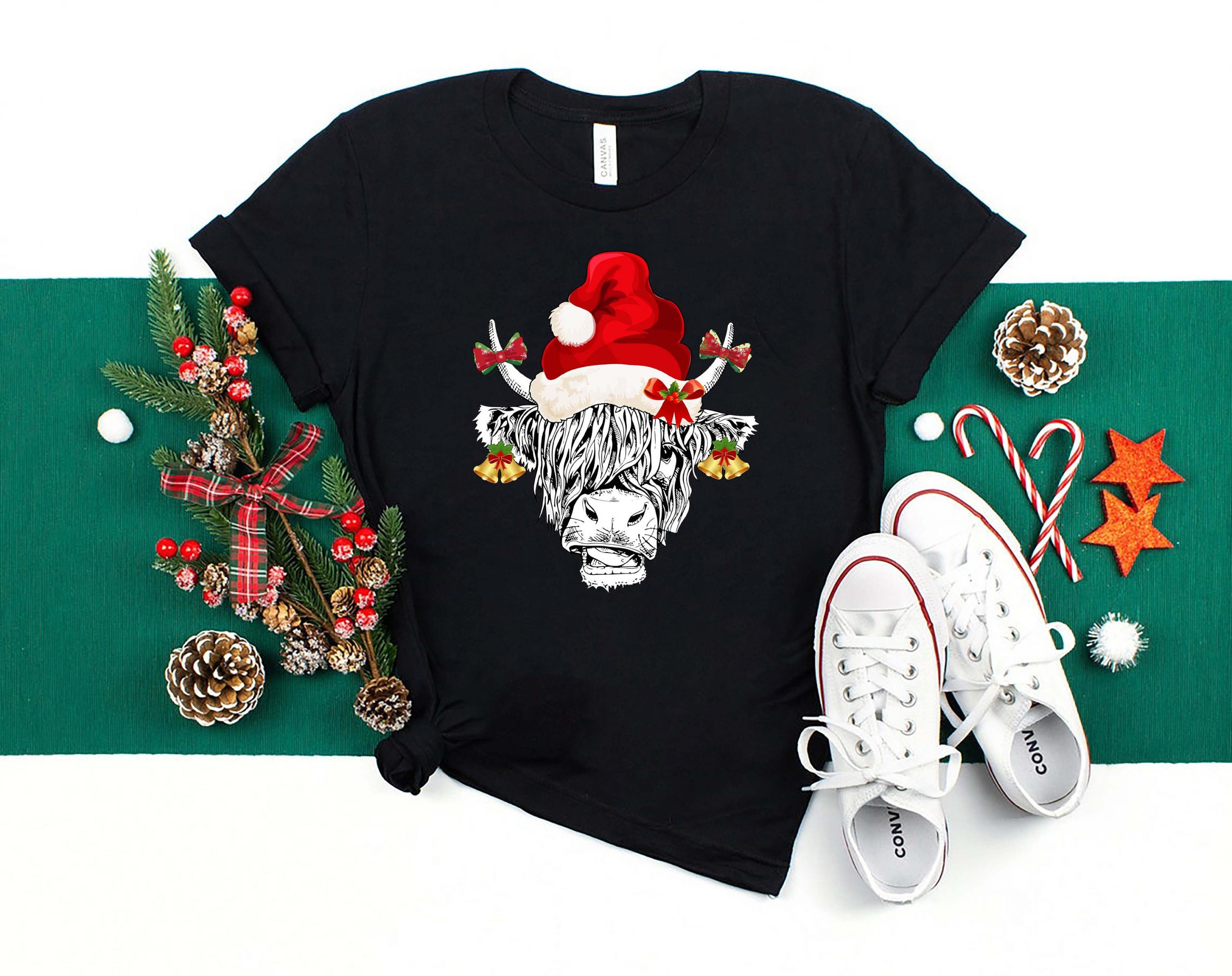 Christmas Highland Cow Hat Tree Lights T-Shirt