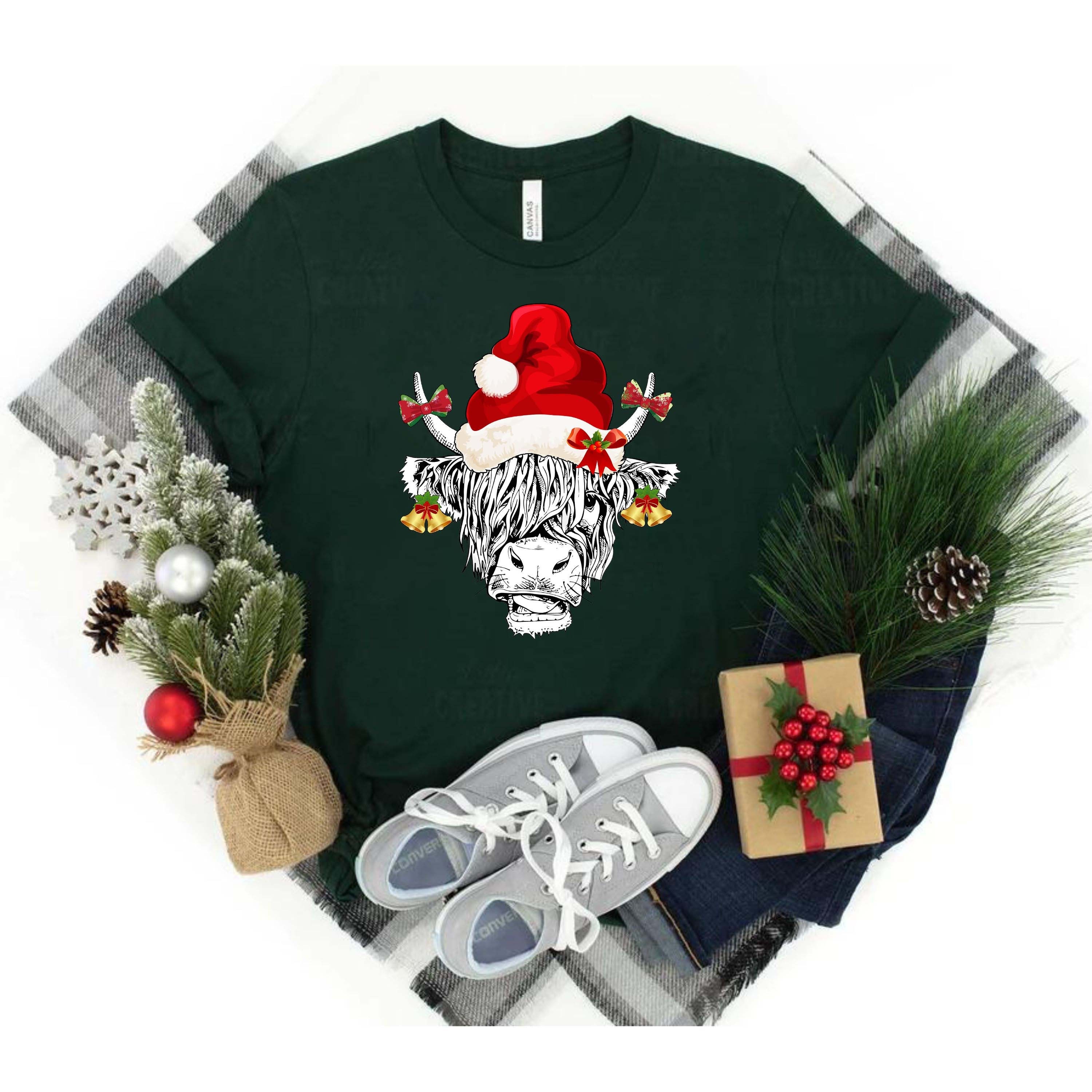 Christmas Highland Cow Hat Tree Lights T-Shirt