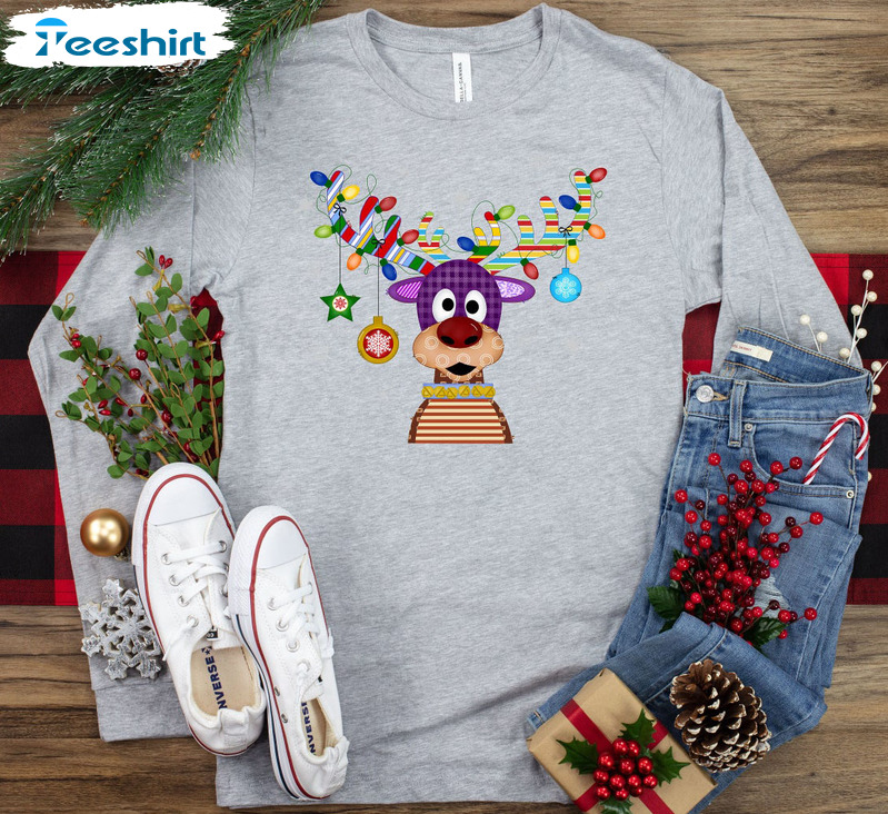 Cute Christmas Reindeer Shirt, Christmas Lights Peeping Reindeer Unisex T-shirt Short Sleeve