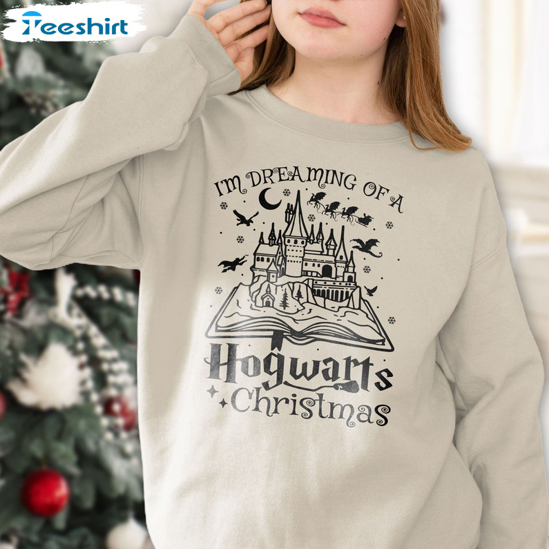 Dreaming Of A Hogwarts Christmas Sweatshirt, Christmas Hogwarts Unisex T-shirt Short Sleeve