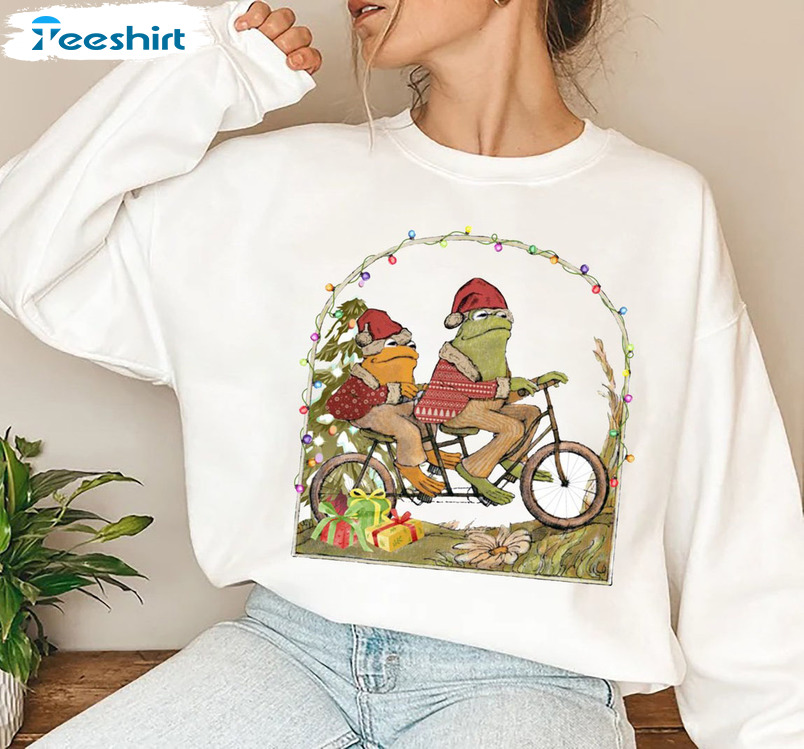 Frog And Toad Christmas Shirt, Vintage Xmas Long Sleeve Unisex Hoodie