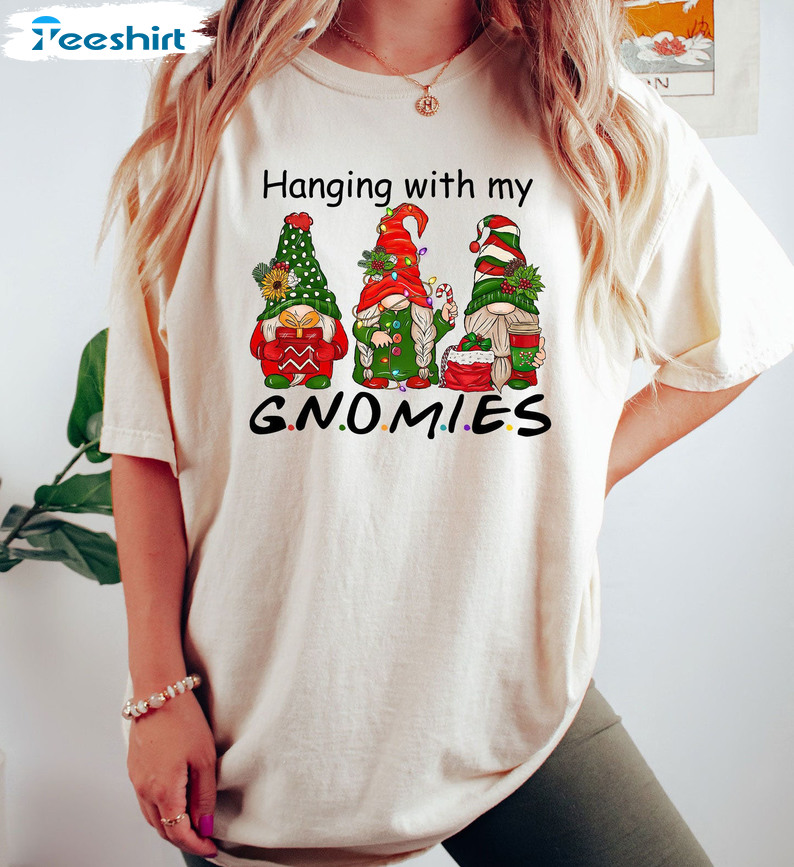 Hanging With My Gnomies Shirt – Vintage Christmas Long Sleeve Unisex Hoodie