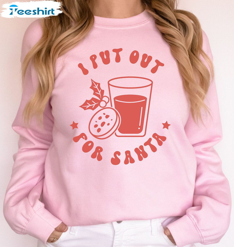 I Put Out For Santa Shirt – Christmas Funny Short Sleeve Unisex T-shirt