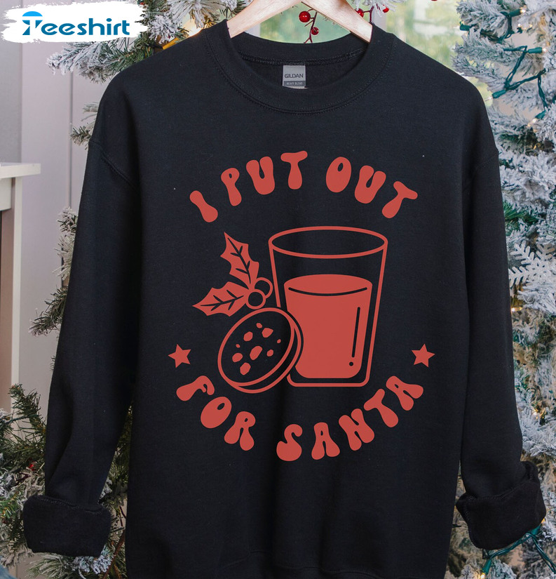 I Put Out For Santa Shirt – Christmas Funny Short Sleeve Unisex T-shirt