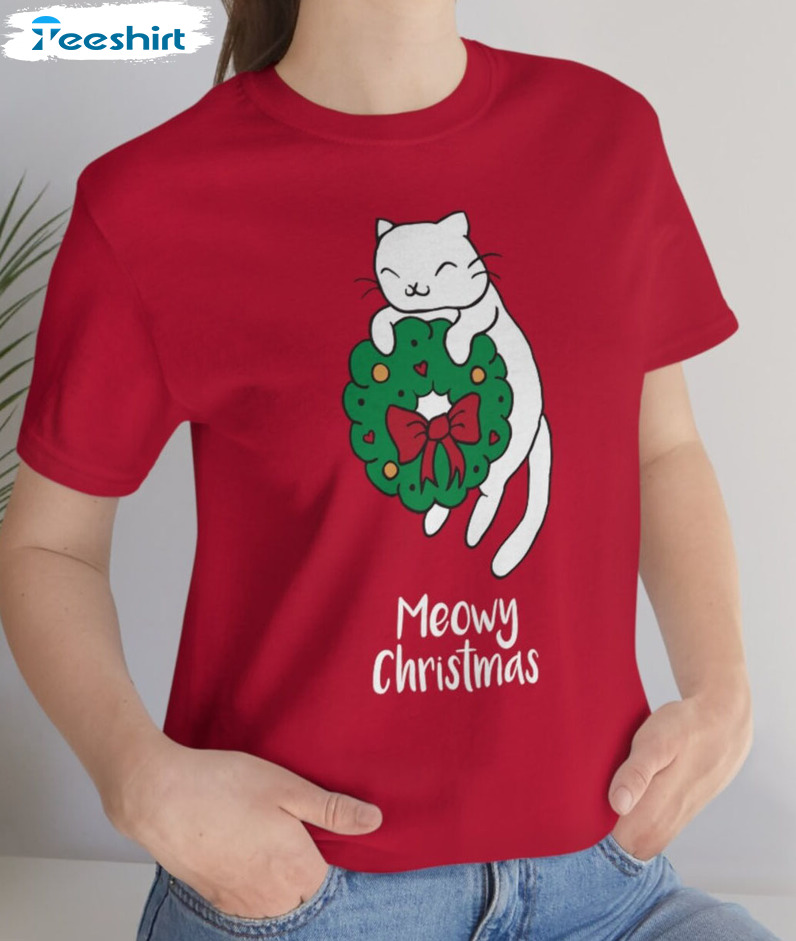 Meowy Christmas Cat Shirt – Holiday Wreath Unisex Hoodie Short Sleeve