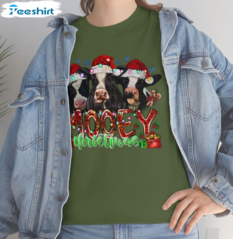 Mooey Christmas Shirt – We Wish You A Mooey Christmas Short Sleeve Unisex T-shirt