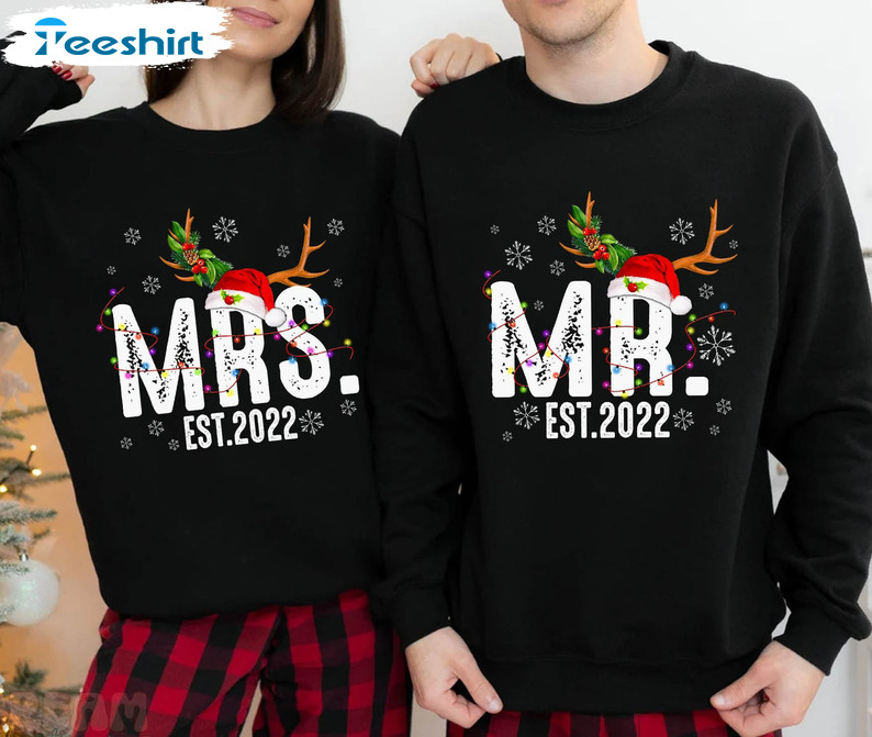 Mr And Mrs Est 2022 Christmas Shirt – Couples Christmas Unisex Hoodie Crewneck