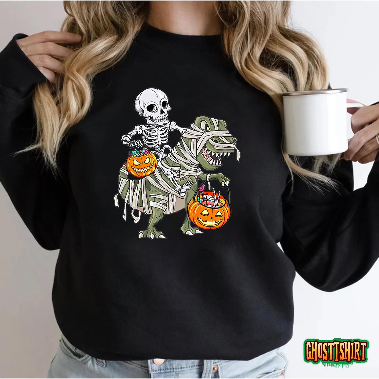 Skeleton Riding Mummy Dinosaur T rex Halloween 2022 Funny Pumpkin T-Shirt