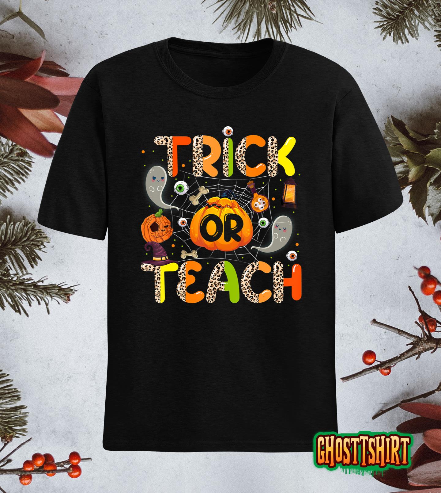 Trick Or Teach Funny Halloween Costume Teacher 2022 Gifts T-Shirt