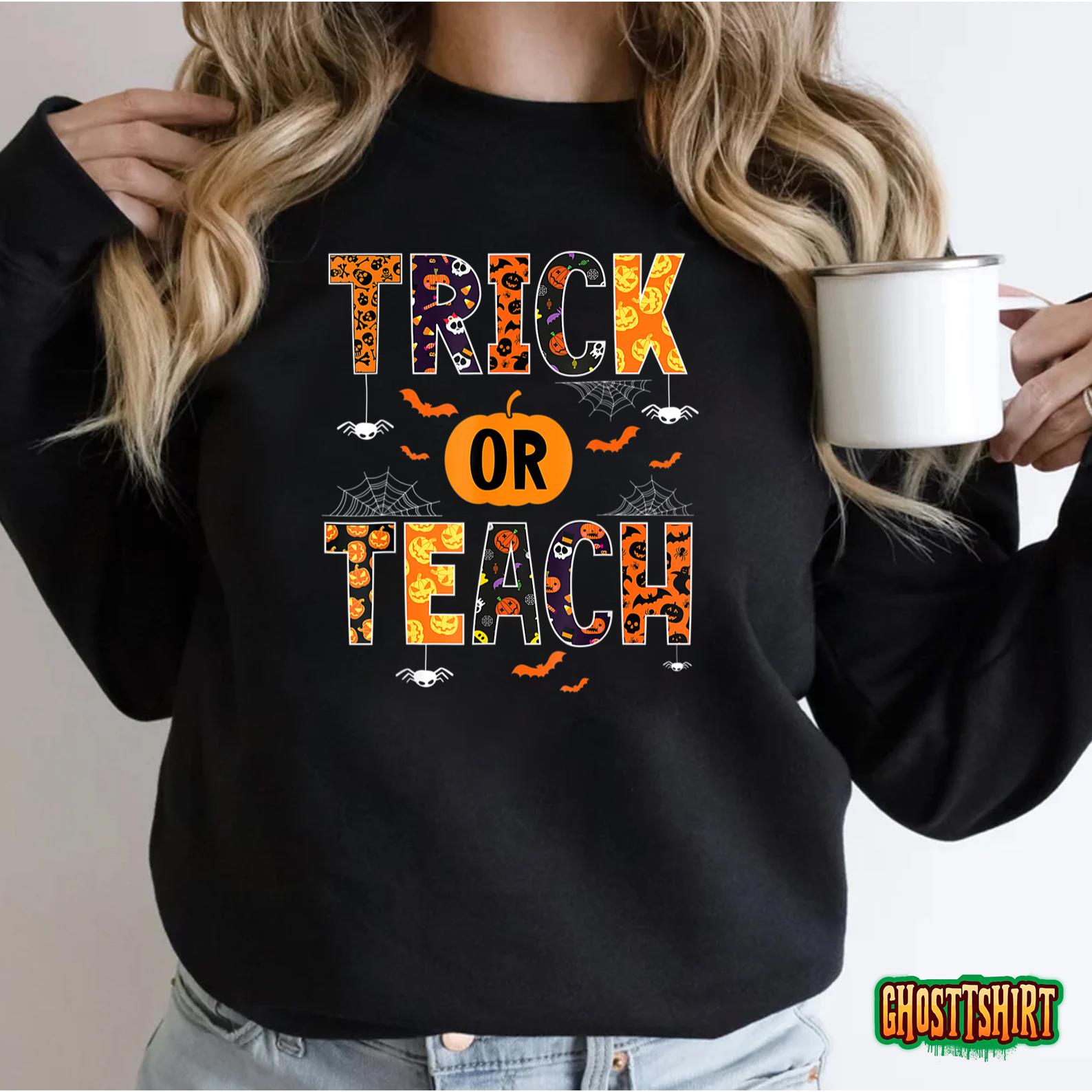 Trick Or Teach Funny Teacher Halloween Costume 2022 Gifts T-Shirt