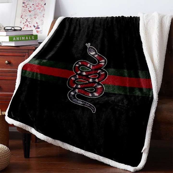 Gucci Snake Limited Editition Fleece Blankets 020