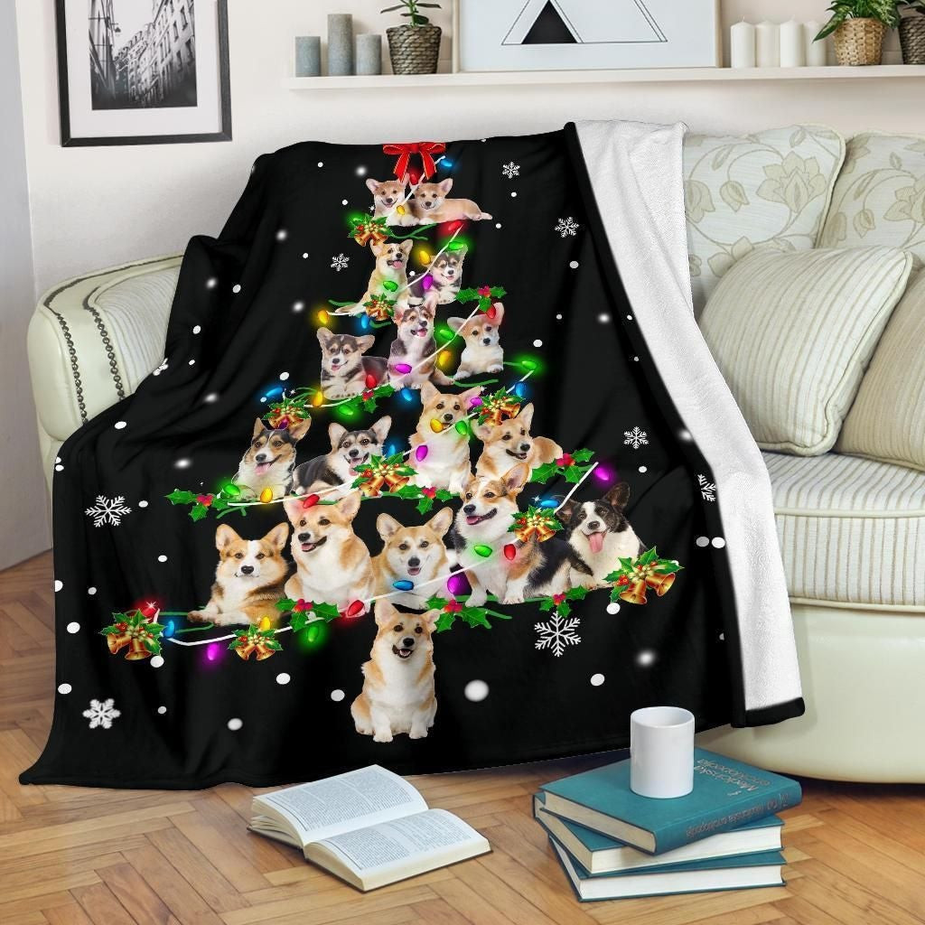 Smiling Face Welsh Corgi Christmas Tree Throw Blanket