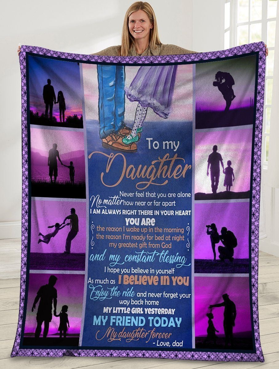 To My Daughter Never Feel That You Are Alone Throw Blanket