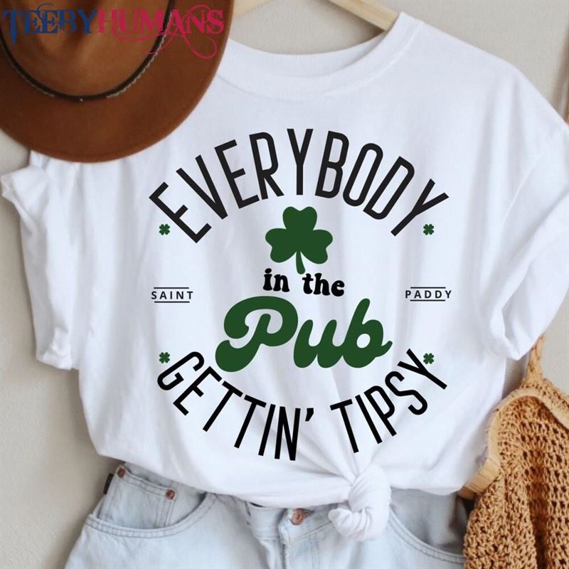 Everybody In The Pub Getting Tipsy Shirt Funny St Pattys Day Cute Patrick Classic Hoodie