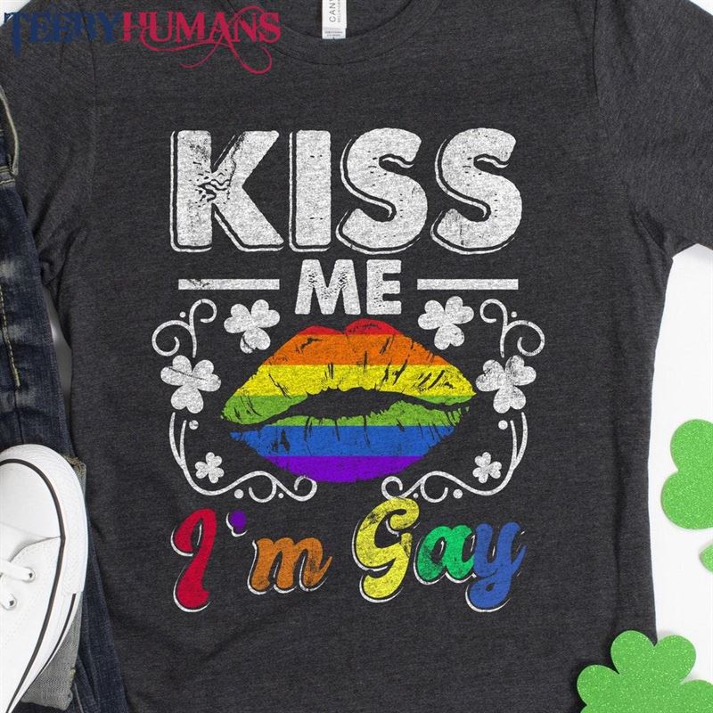 Funny Lgbtq St Patrick’s Day Shirt Kiss Me I T-Shirt Classic