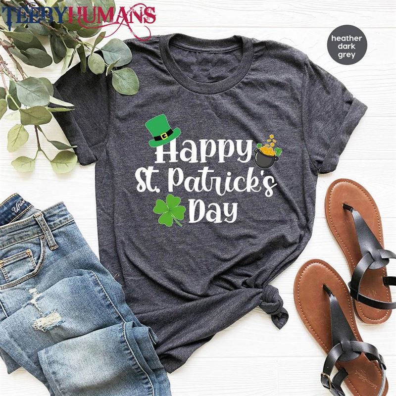 Happy St Patricks Day T-Shirt Shamrock Crewneck Sweatshirt Irish Outfit Hoodie Classic