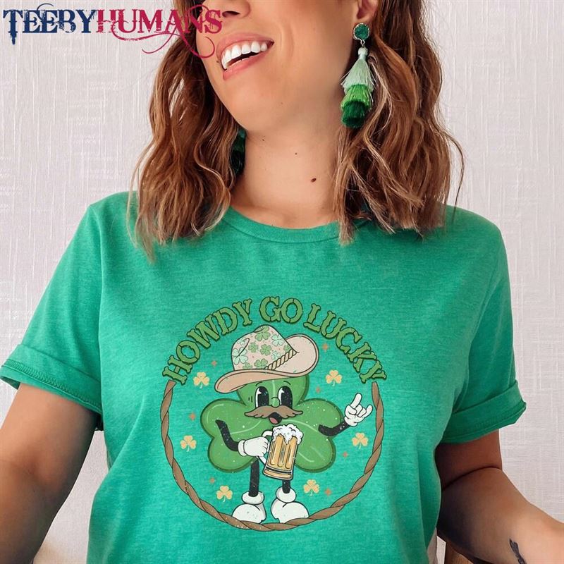 Howdy Go Lucky Day St Patricks Shirt Retro Vintage Vibe Classic Hoodie