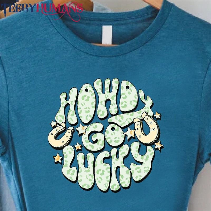 Howdy Go Lucky Western Design St Patricks Day Gift For Women Retro Happy Shirt Hoodie T-Shirt