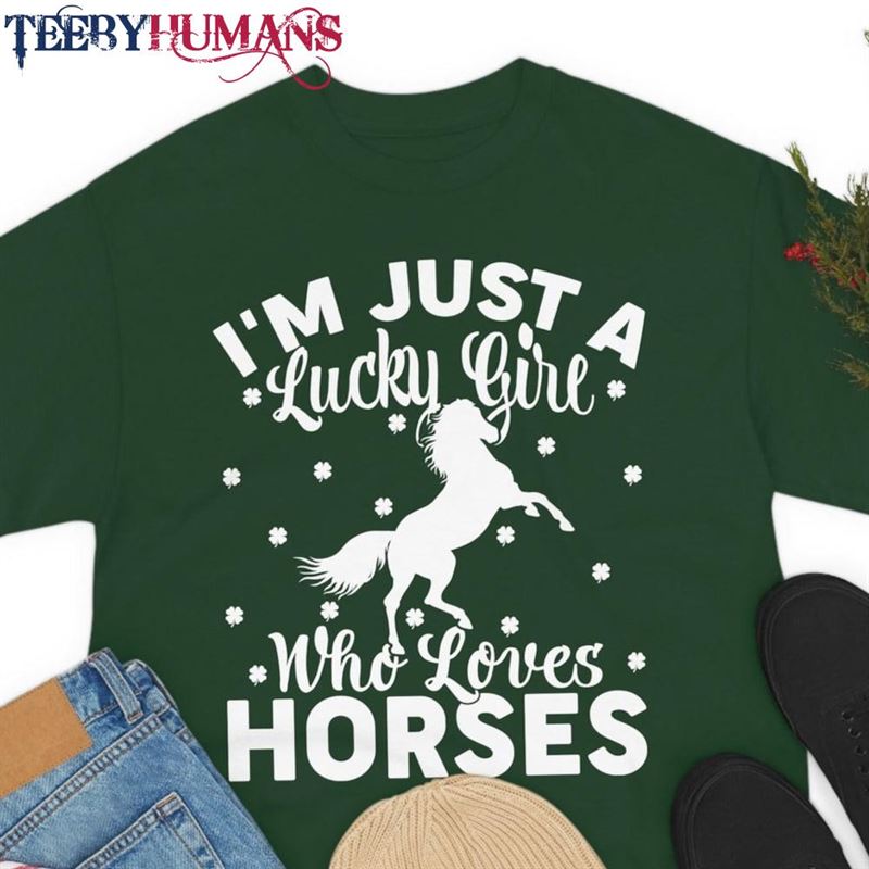 I’m Just A Lucky Girl Who Loves Horses St Patrick T-Shirt Sweatshirt