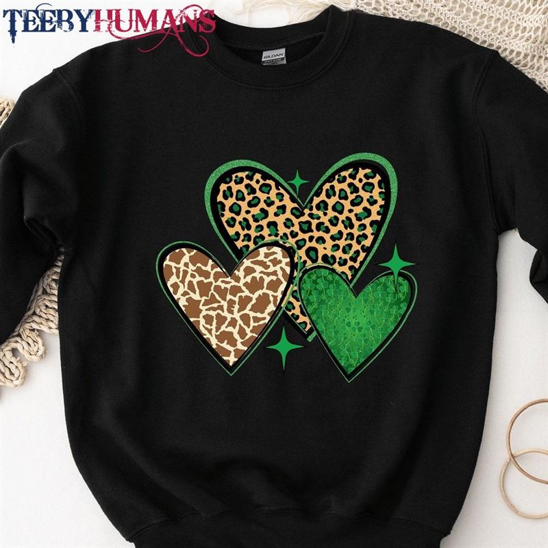 Lucky Leopard Hearts Saint Patrick Day Shirt St Patricks Four Leaf Clover Tee Classic T-Shirt