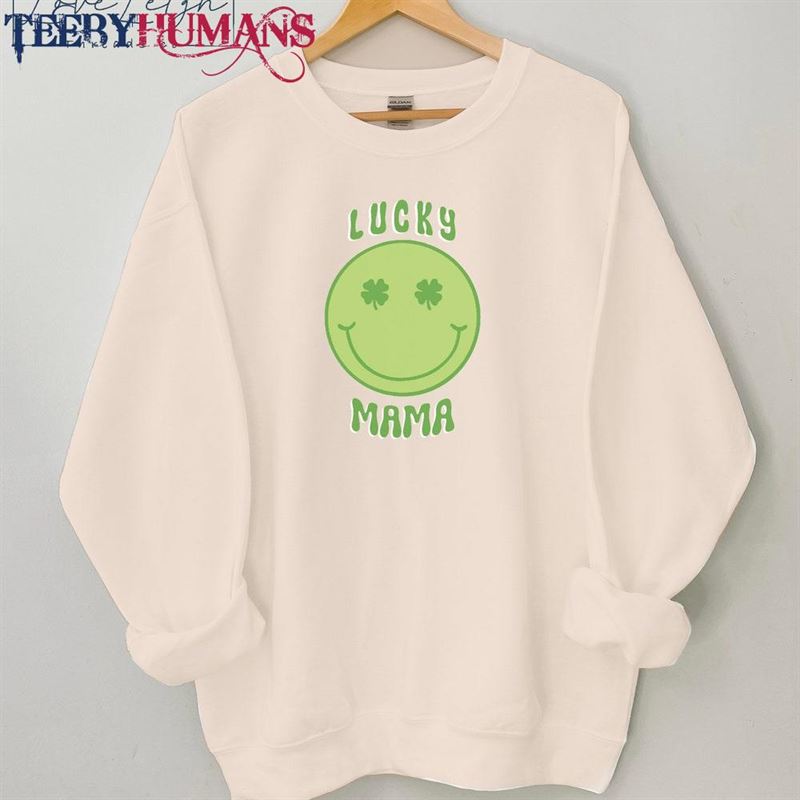 Lucky Mama Shamrock Sweatshirt St Patricks Day Smiley Face Crewneck Saint Paddys Mom T-Shirt Classic