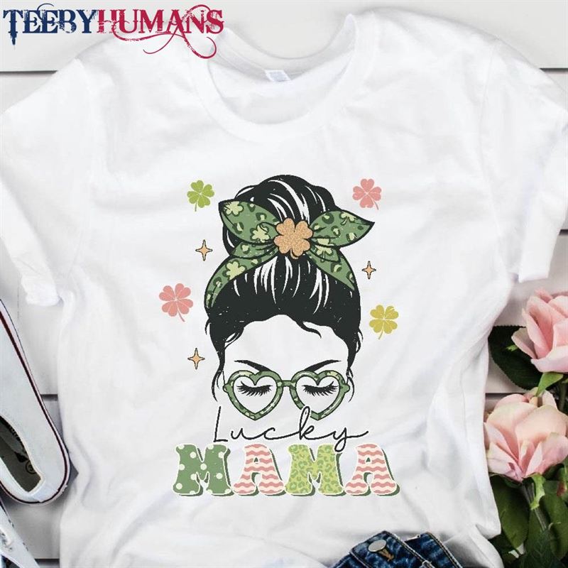 Lucky Mama St Patrick’s Day Shirt Shamrock Mom Sweatshirt T-Shirt