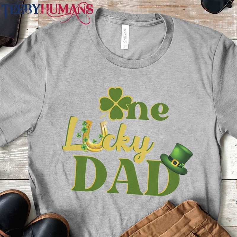 Lucky St Patrick’s Day T-Shirt For Dad Father Tshirt Shamrock Tee Horseshoe Leprechaun Top Hat Gift Husband Uncle Grandpa Sweatshirt