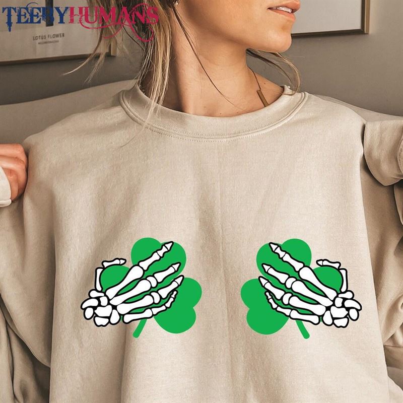 Shamrock Hand Skeleton St Patrick Day Shirt Irish T-Shirt Sweatshirt