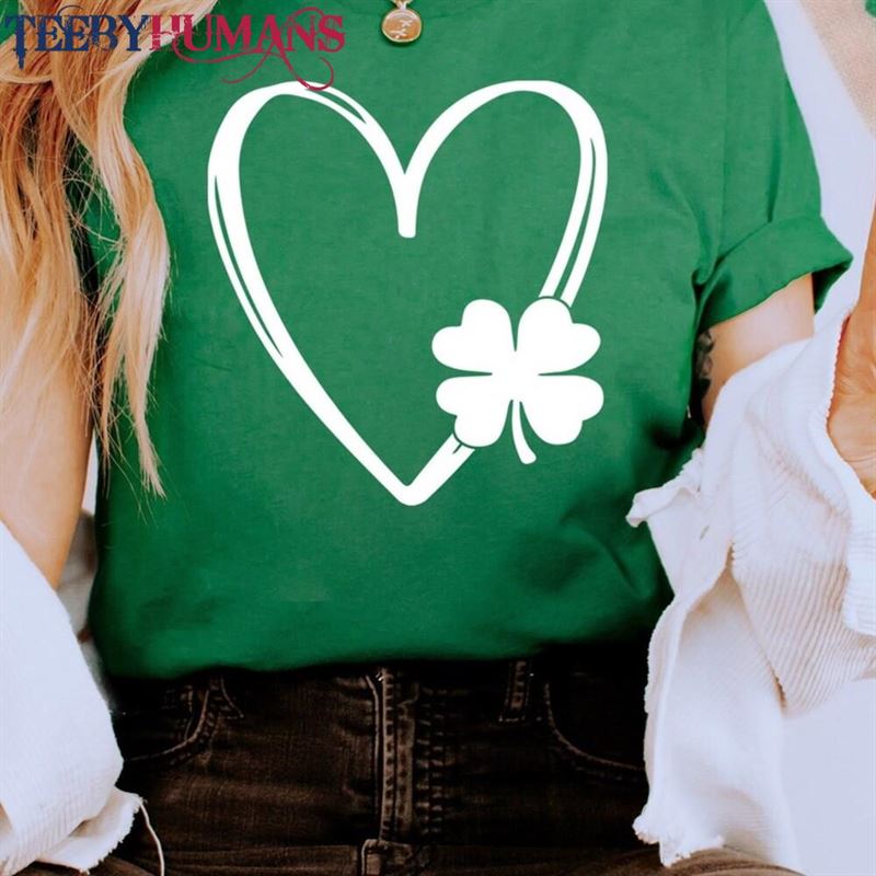 Shamrock Heart Shirt St Patricks Day Women Womens Paddys T-Shirt Sweatshirt