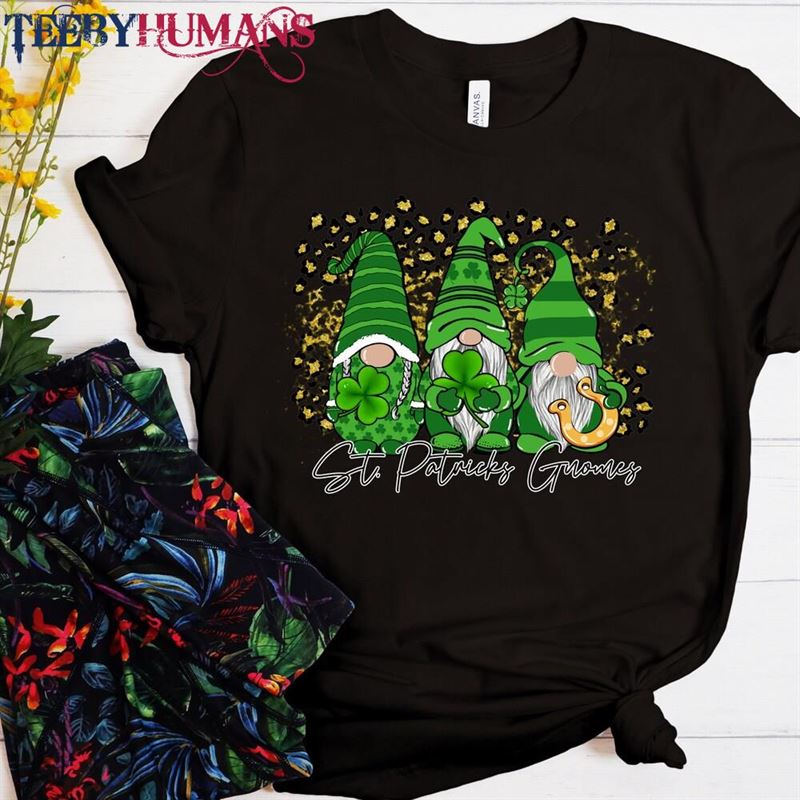 St Patrick’s Day Gnomes Shirt Classic T-Shirt