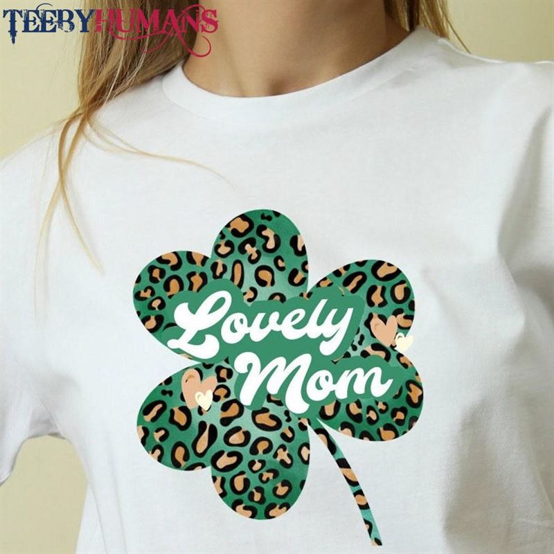 St Patrick’s Day Mom Shirt Lucky Mama Sweatshirt Hoodie Unisex