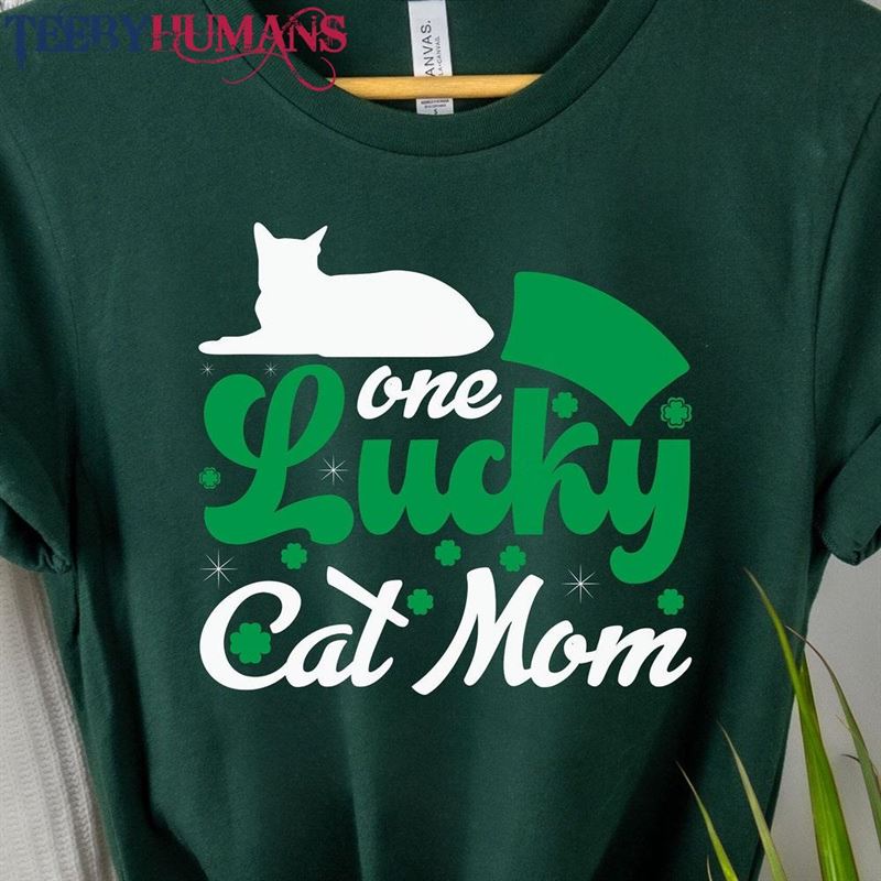 St Patrick’s Day One Lucky Cat Mom T-Shirt Lover Hoodie Sweatshirt