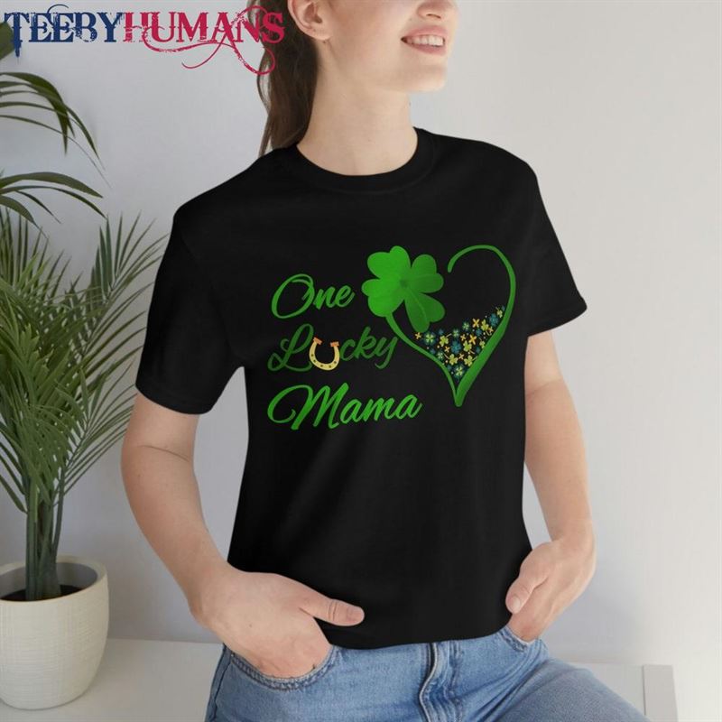 St Patrick’s Day One Lucky Mama Shirt Four Leaf Clover Horseshoe Graphic Tee T-Shirt Hoodie