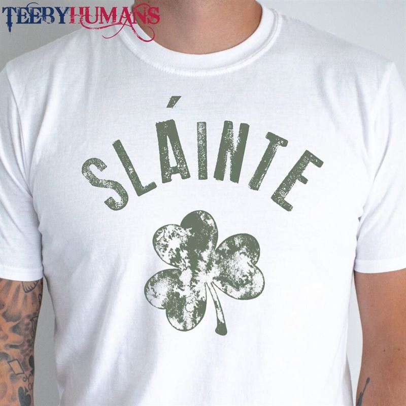 St Patrick’s Day Slainte T-Shirt Irish Clover Vintage Green Shamrock Distressed For Him Sweatshirt