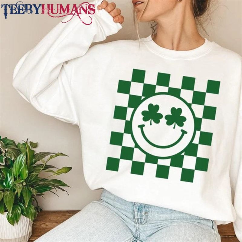 St Patrick’s Day Sweatshirt Smiley Face Shamrock Shirt Classic Hoodie