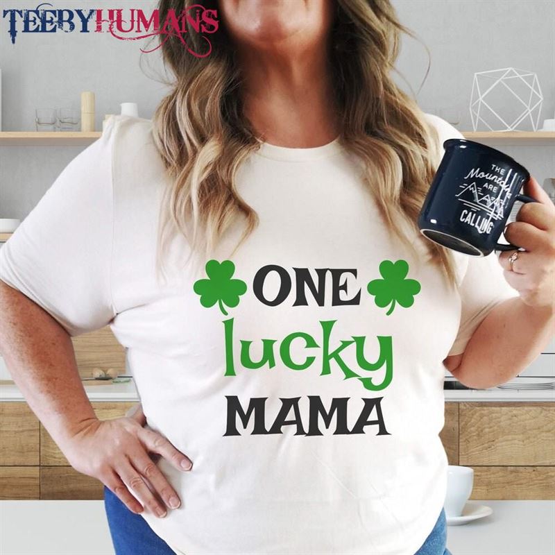 St Patrick’s Day T-Shirt For Mom Shamrock Shirt Classic