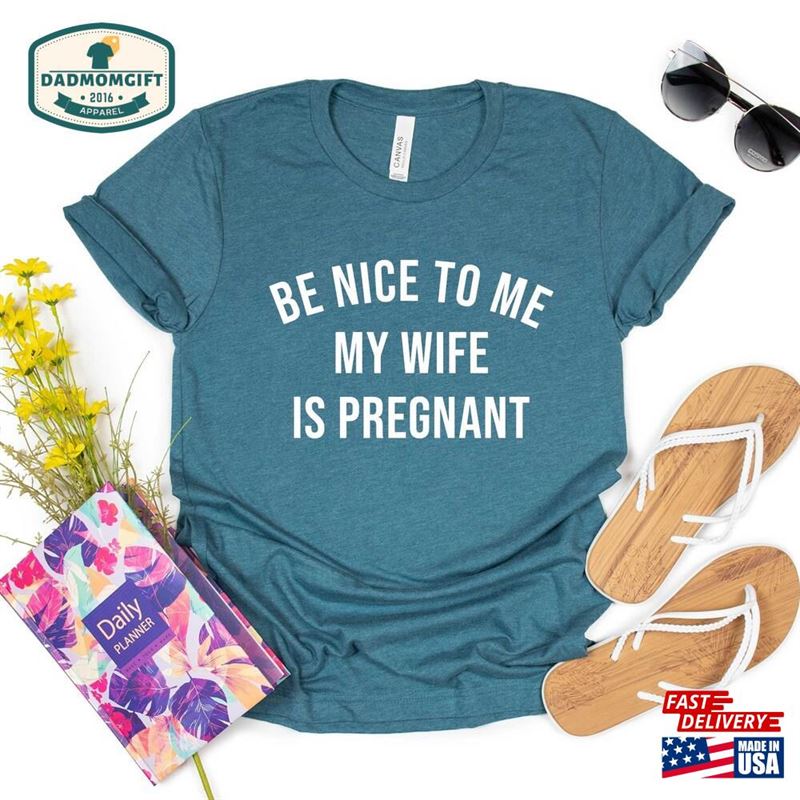 Be Nice To Me My Wife Is Pregnant Men’s T-Shirt Pregnancy Announcement New Dad Shirt Classic Hoodie