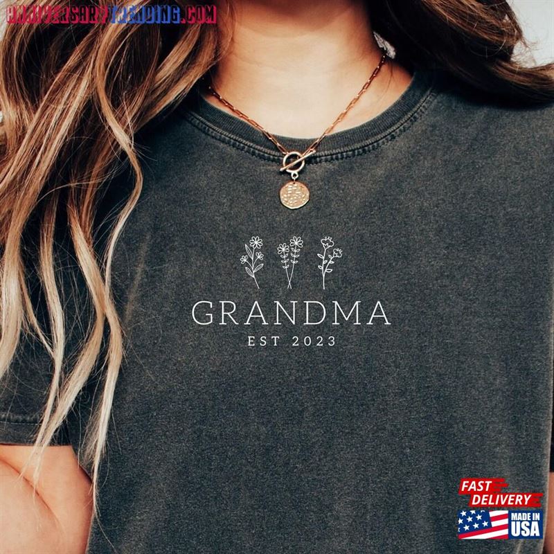 Comfort Colors Custom Grandma Wildflowers Est Shirt Nana Tshirt Gift For Grandmother Sweatshirt T-Shirt – Bipubunny Store