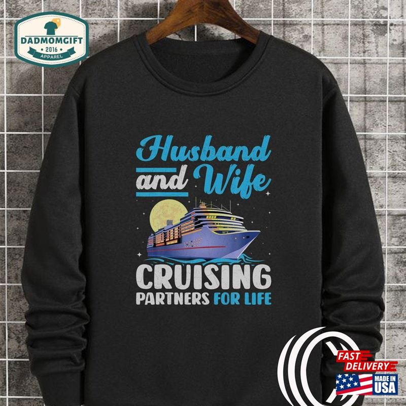 Cruising Cruise Vacation Husband Wife Couple T-Shirt Dad Shirt Daddy Classic