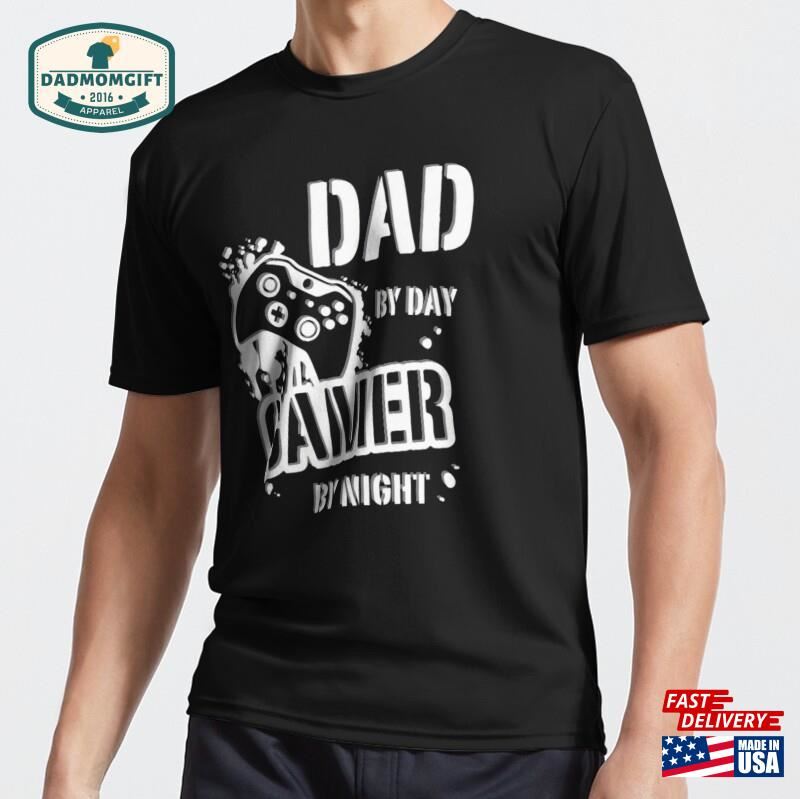 Dad By Day Gamer Night T-Shirt Slepping Gaming Retro Gift T Classic