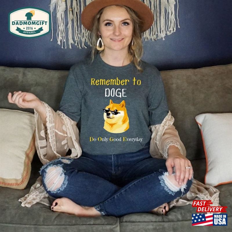 Dog Shirt For Men Women’s Inspirational Dogecoin Bitcoin Meme Funny Tshirt Hodl Christmas Gift T-Shirt Hoodie