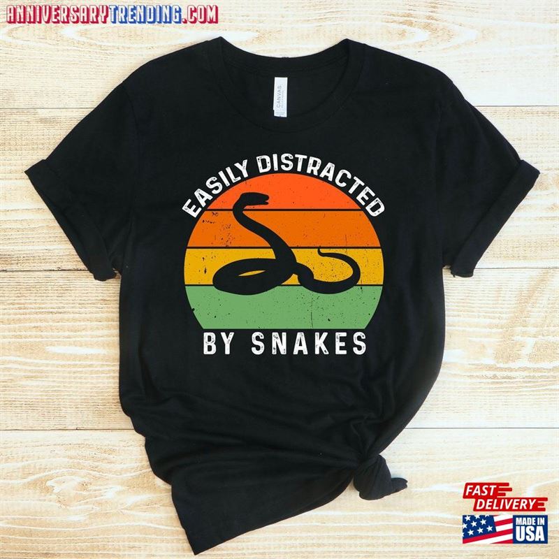 Easily Distracted By Snakes Unisex T-Shirt Sweatshirt Hoodie – Bipubunny Store