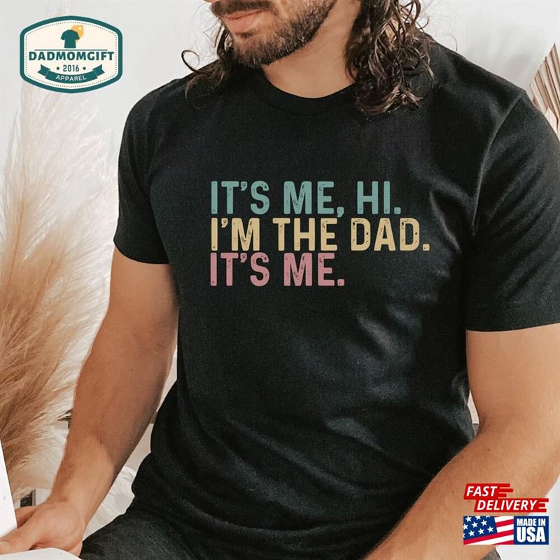 Funny Dad It’s Me Sweatshirt Classic