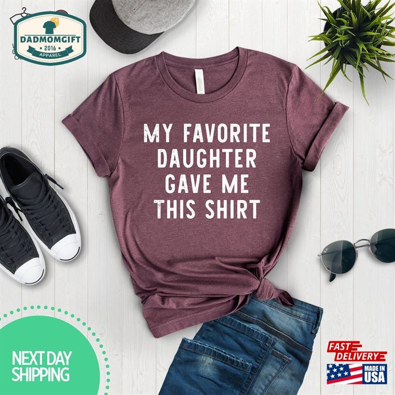 Funny Shirt Men My Favorite Daughter Gave Me This Fathers Day Gift Mens T-Shirt Dad Sweatshirt Hoodie