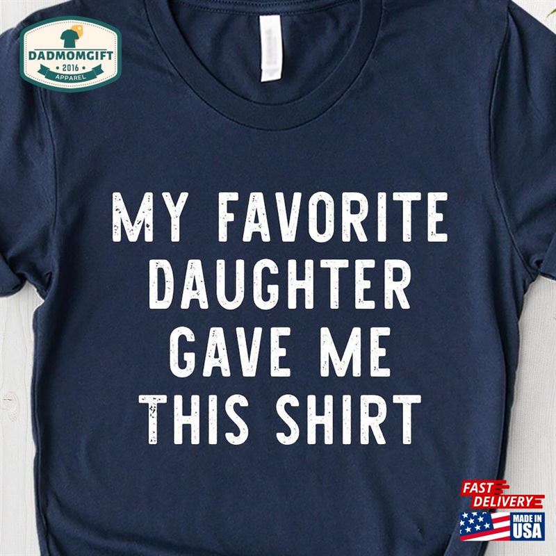 Funny Shirt Men My Favorite Daughter Gave Me This Fathers Day Gift Mens T-Shirt Dad Sweatshirt Hoodie