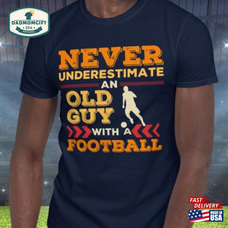 Funny Soccer T-Shirt For Dad Never Underestimate An Old Guy With A Football Father’s Day Gift Classic