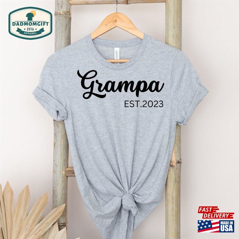 Grampa Est 2023 Shirt Sweatshirt Pregnancy Announcement Classic Hoodie