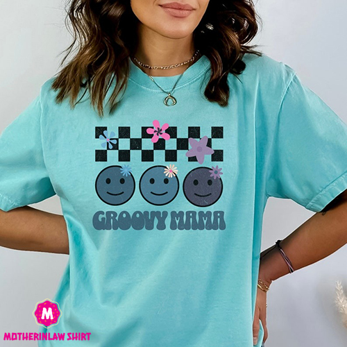 Groovy Mama Shirt, Retro Mom Tee, Vintage Smiley Face Tshirt, Flower Momma Top, Hippie Birthday Party Apparel, 70s Mommy Boho